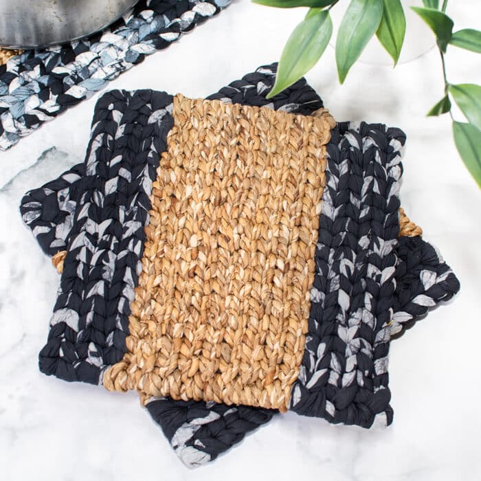 Trivet-Water Hyacinth: Black-Organic